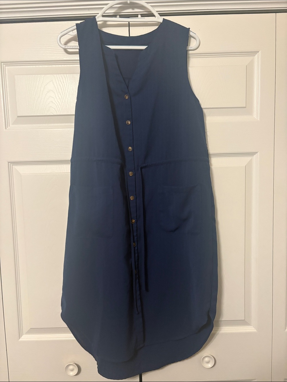 Sleeveless Navy Button-Front Shift Dress with Front Pockets
